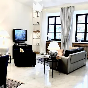 Mondrian Luxury Suites&apartments Market Square Iv Varsovie